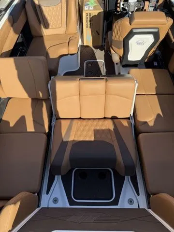 Slide: The Image of Malibu M230 2025 - 18