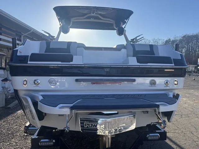 Slide: The Image of Malibu Wakesetter 24 MXZ 2025 - 3