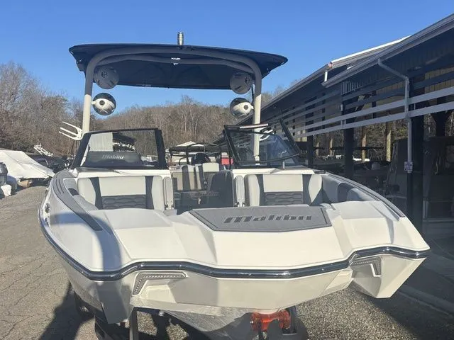 Slide: The Image of Malibu Wakesetter 24 MXZ 2025 - 6