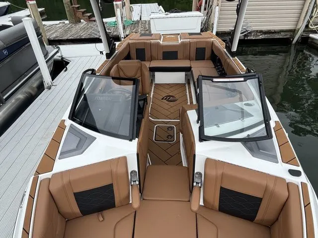 Slide: The Image of Malibu Wakesetter 23 LSV 2025 - 11