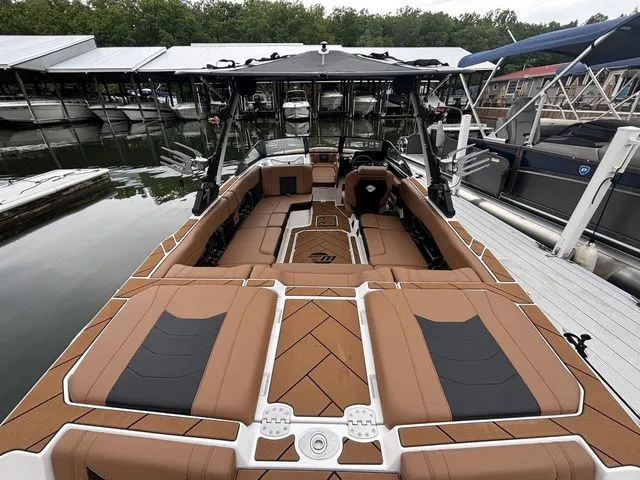 Slide: The Image of Malibu Wakesetter 23 LSV 2025 - 4