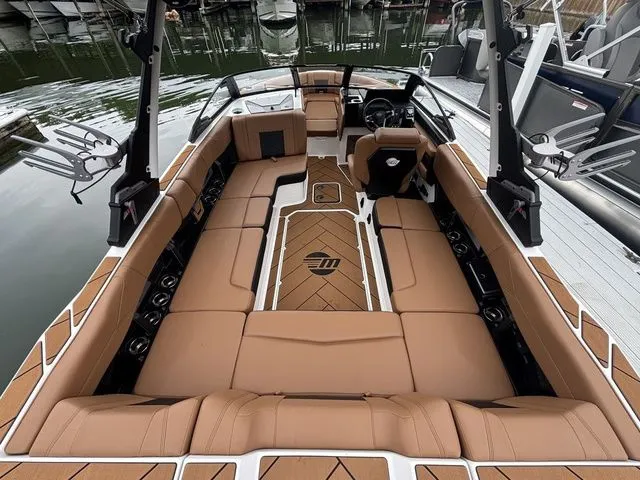 Slide: The Image of Malibu Wakesetter 23 LSV 2025 - 5