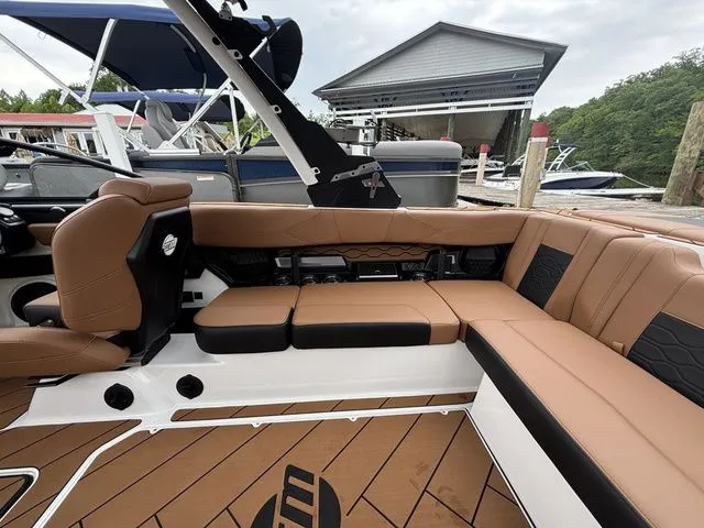 Slide: The Image of Malibu Wakesetter 23 LSV 2025 - 6