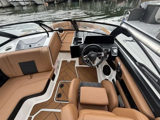 Slide: The Image of Malibu Wakesetter 23 LSV 2025 - 9