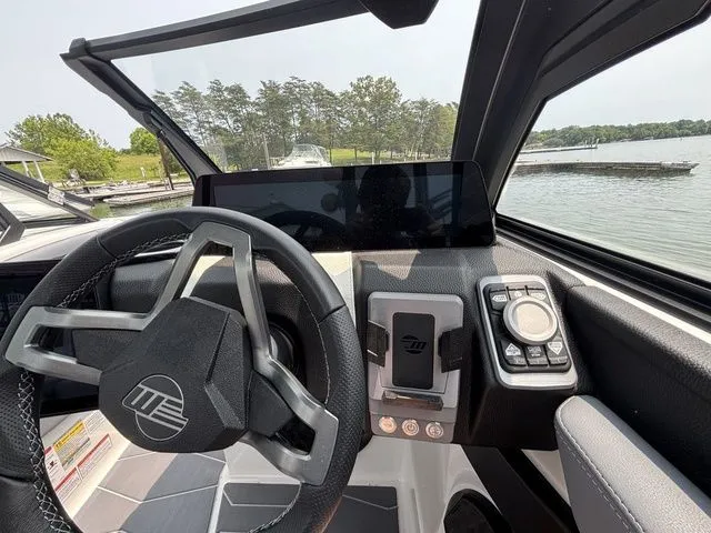 Slide: The Image of Malibu Wakesetter 22 MXZ 2025 - 11