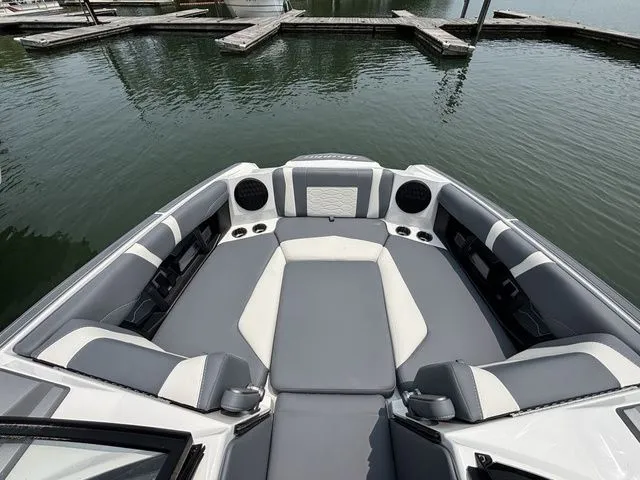 Slide: The Image of Malibu Wakesetter 22 MXZ 2025 - 12
