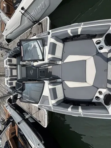 Slide: The Image of Malibu Wakesetter 22 MXZ 2025 - 13