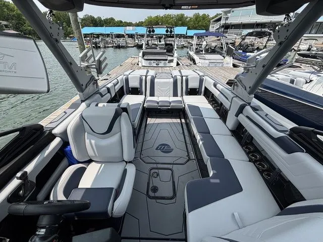 Slide: The Image of Malibu Wakesetter 25 LSV 2025 - 10