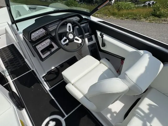 Slide: The Image of MasterCraft NXT24 2024 - 18