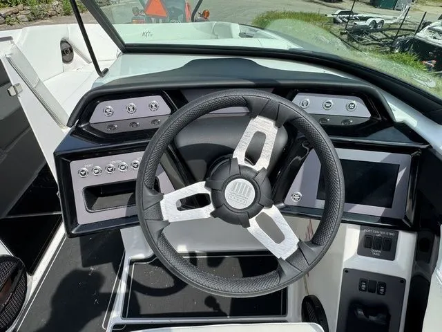 Slide: The Image of MasterCraft NXT24 2024 - 19