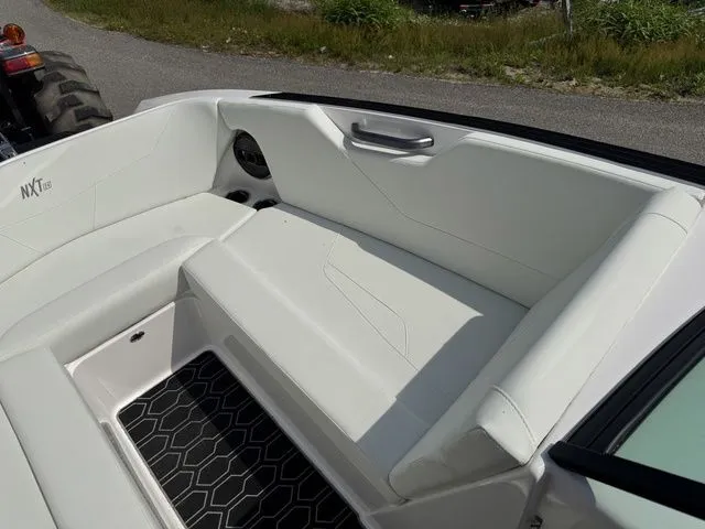 Slide: The Image of MasterCraft NXT24 2024 - 28