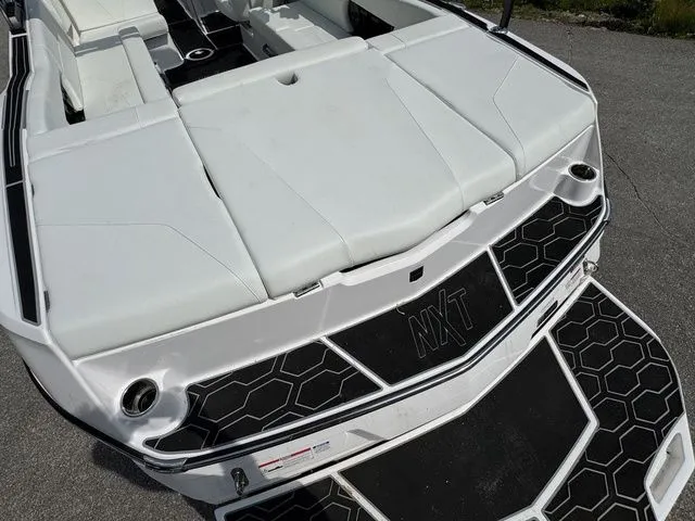 Slide: The Image of MasterCraft NXT24 2024 - 8