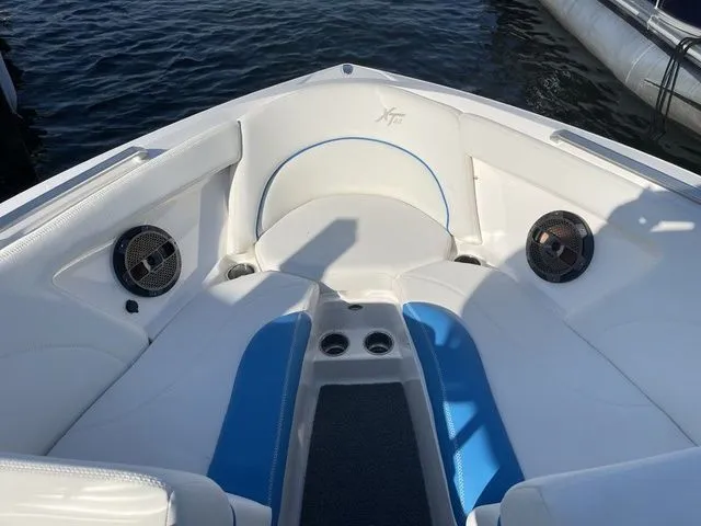 Slide: The Image of MasterCraft XT23 2021 - 10