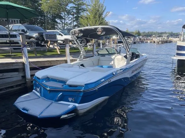 Slide: The Image of MasterCraft XT23 2021 - 14