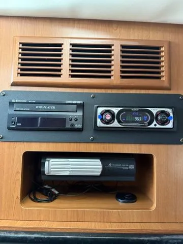 Slide: The Image of Four Winns 378 Vista 2003 - 18