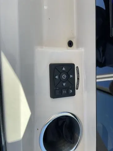 Slide: The Image of Control panel on 2024 Boston Whaler 280 Vantage boat. - 44