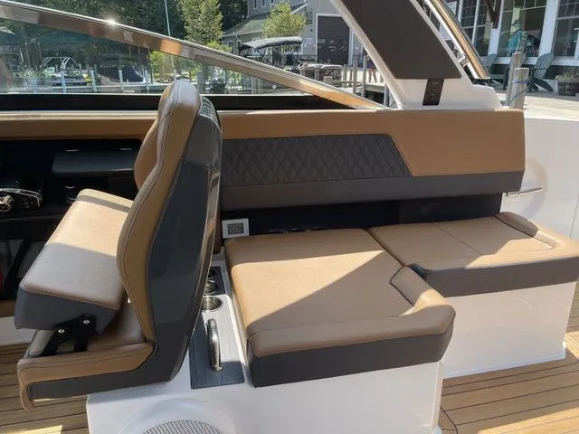 Slide: The Image of Cobalt R33 2023 - 11