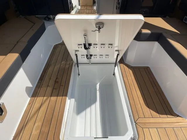 Slide: The Image of Cobalt R33 2023 - 20