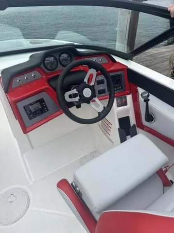 Slide: The Image of MasterCraft NXT20 2021 - 5