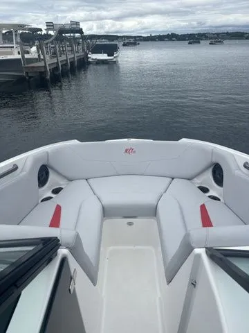Slide: The Image of MasterCraft NXT20 2021 - 6