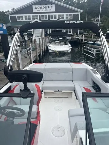 Slide: The Image of MasterCraft NXT20 2021 - 7