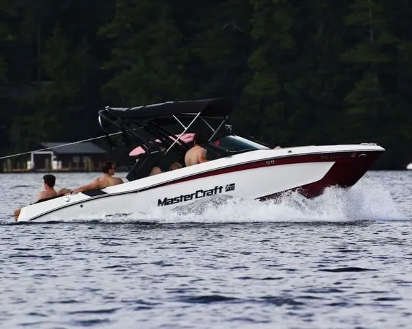 Slide: The Image of MasterCraft XT22 T 2023 - 1