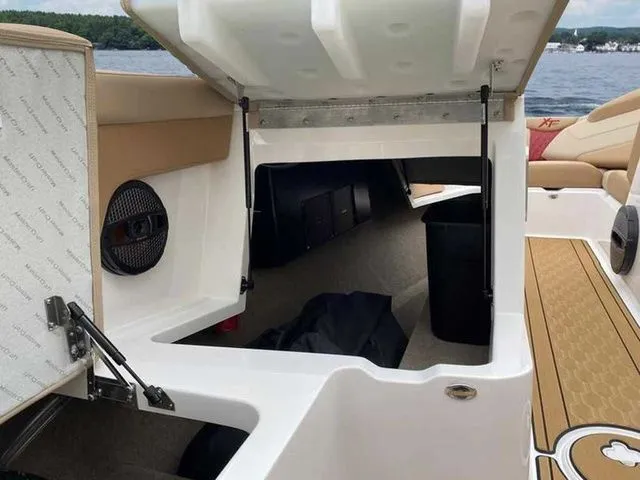 Slide: The Image of MasterCraft XT22 T 2023 - 10