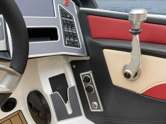 Slide: The Image of MasterCraft XT22 T 2023 - 14