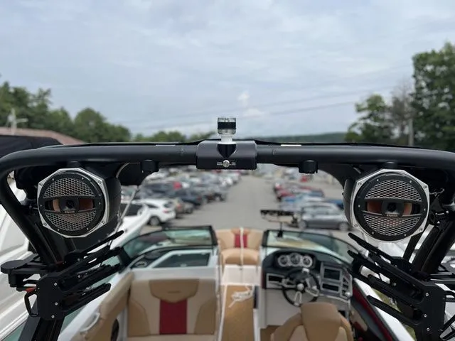 Slide: The Image of MasterCraft XT22 T 2023 - 21