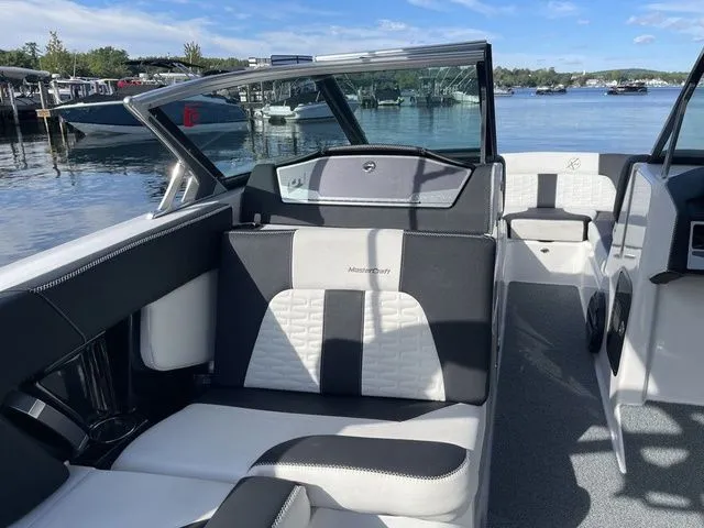 Slide: The Image of MasterCraft X24 2019 - 11