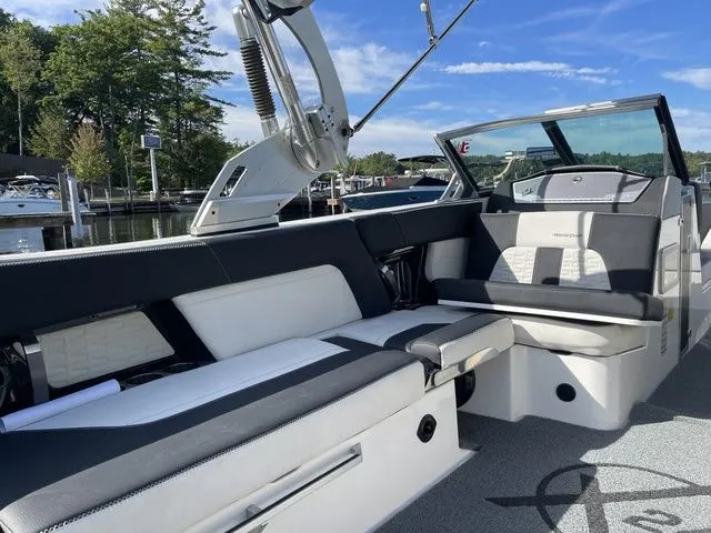 Slide: The Image of MasterCraft X24 2019 - 12