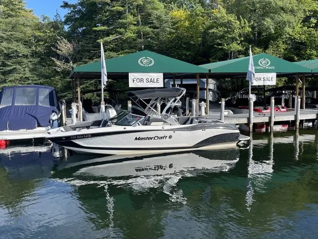 Slide: The Image of MasterCraft X24 2019 - 3