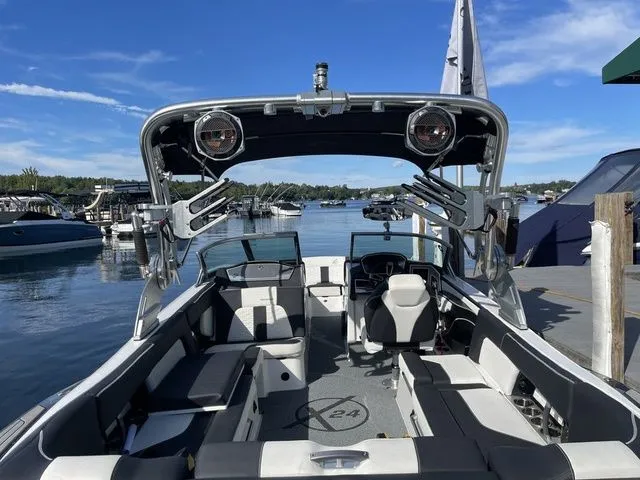 Slide: The Image of MasterCraft X24 2019 - 6