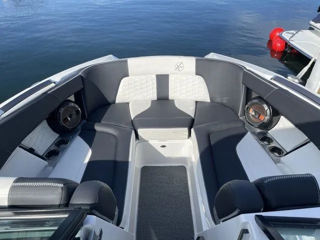 Slide: The Image of MasterCraft X24 2019 - 7