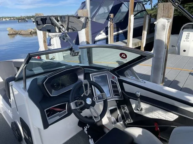 Slide: The Image of MasterCraft X24 2019 - 8