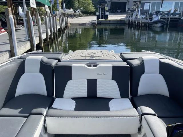 Slide: The Image of MasterCraft X24 2019 - 9