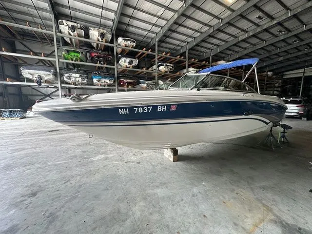 Slide: The Image of Sea Ray 220 Bow Rider 2003 - 4