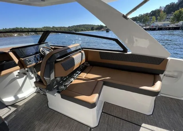 Slide: The Image of Cobalt R35 Outboard 2024 - 12