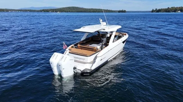 Slide: The Image of Cobalt R35 Outboard 2024 - 3