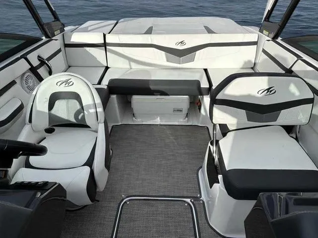 Slide: The Image of Monterey M22 2019 - 3