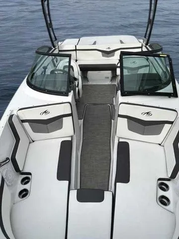 Slide: The Image of Monterey M22 2019 - 4