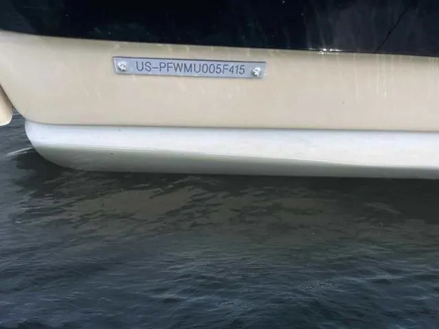Slide: The Image of 2015 Four Winns H230 boat hull with visible identification number on water. - 17