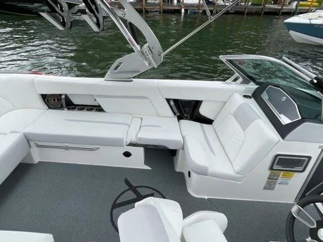 Slide: The Image of MasterCraft X24 2021 - 3