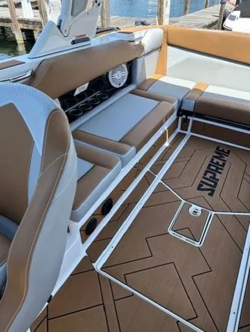 Slide: The Image of Supreme S240 2023 - 11