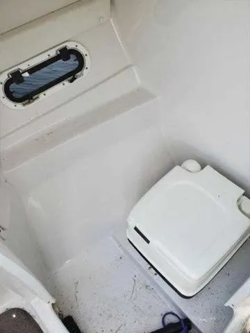 Slide: The Image of Four Winns 240BR 2008 - 5