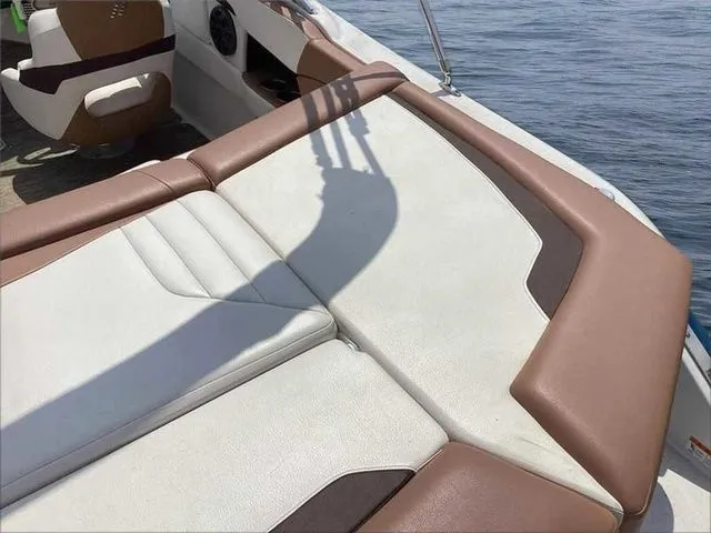 Slide: The Image of Four Winns H210 2018 - 10