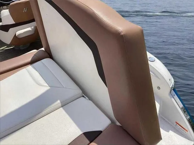 Slide: The Image of Four Winns H210 2018 - 14