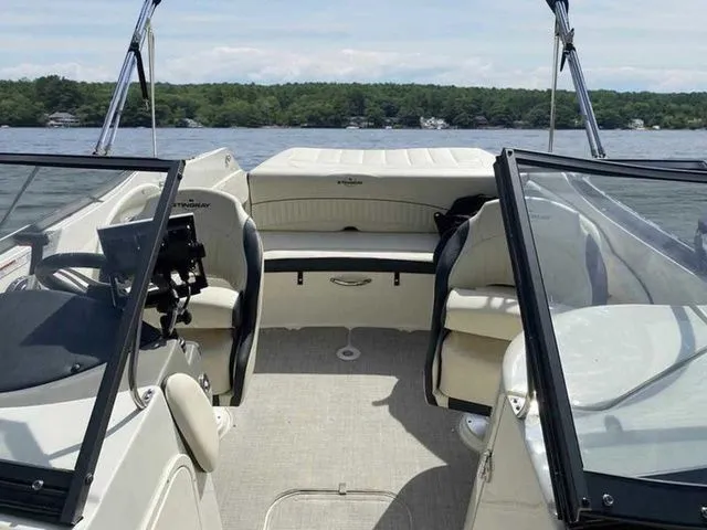 Slide: The Image of Stingray 215LR 2021 - 10