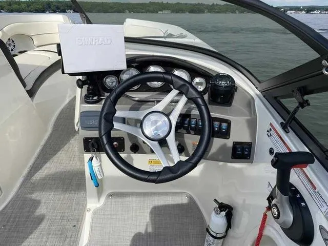 Slide: The Image of Stingray 215LR 2021 - 12