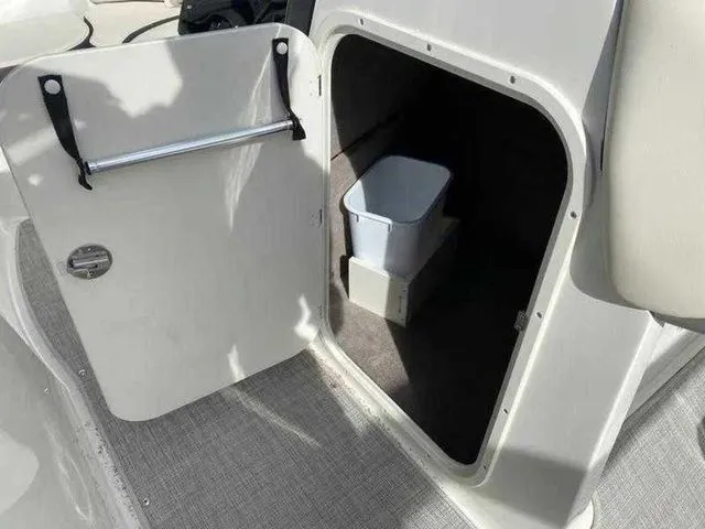 Slide: The Image of Stingray 215LR 2021 - 16